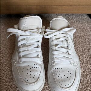 Women’s Air Jordan 1 Low size 7.5